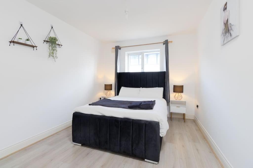Nuneaton Retreat - City Centre - Parking - Train Bagian luar foto